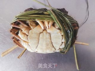 又到菊黄蟹肥秋正浓，教大家做清蒸螃蟹的做法步骤：1