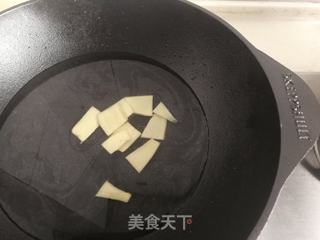 又到菊黄蟹肥秋正浓,教大家做清蒸螃蟹的做法步骤:4