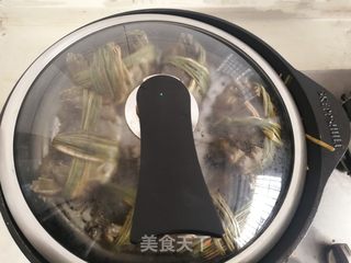 又到菊黄蟹肥秋正浓，教大家做清蒸螃蟹的做法步骤：6