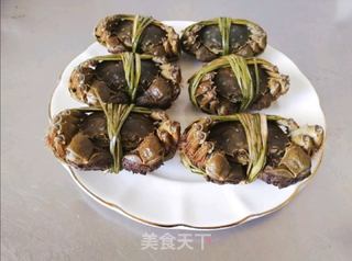 又到菊黄蟹肥秋正浓,教大家做清蒸螃蟹的做法步骤:3