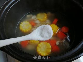 玉米胡萝卜排骨汤的做法步骤:7