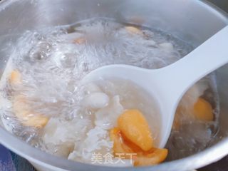 枇杷雪梨百合银耳汤的做法步骤:5