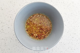 蒜蓉粉丝蒸虾——过年必备口感鲜嫩,好吃入味,上桌赞不绝口的做法步骤:9