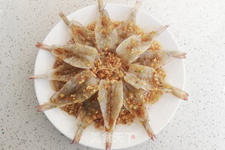 蒜蓉粉丝蒸虾——过年必备口感鲜嫩,好吃入味,上桌赞不绝口的做法步骤:11