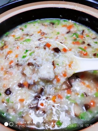 香菇鸡肉丸二米粥的做法步骤:12
