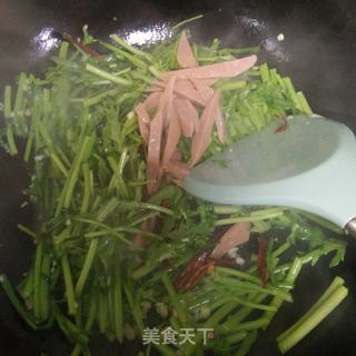 火腿炒茼蒿的做法步骤：4