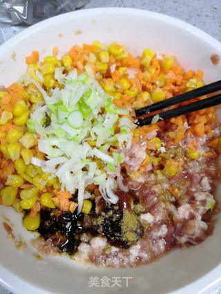 胡萝卜玉米猪肉馅饼的做法步骤:3