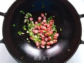 菌菇腊肠炒饭的做法步骤:4