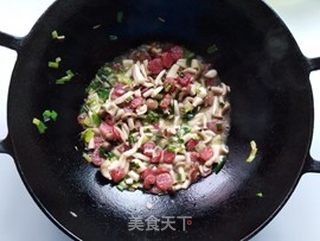 菌菇腊肠炒饭的做法步骤:6