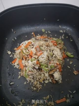 没有蛋的炒饭的做法步骤:3