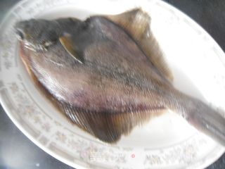 酸菜偏口鱼的做法步骤：1