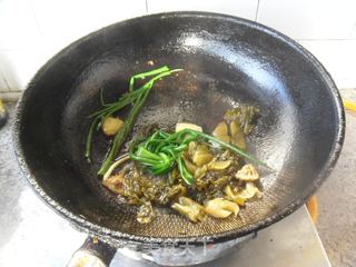 酸菜偏口鱼的做法步骤：3