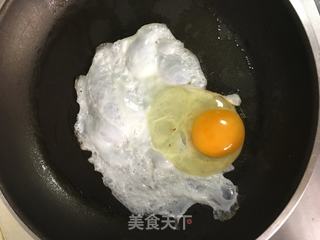 鸡蛋手抓饼的做法步骤：2