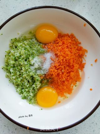 西兰花胡萝卜鸡蛋早餐饼的做法步骤:5