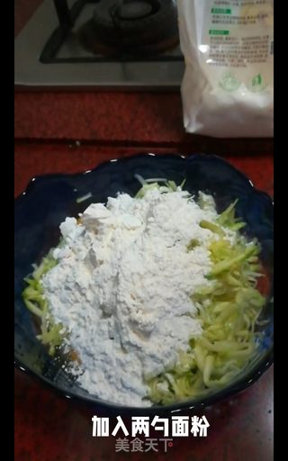 云南小瓜煎饼的做法步骤：3