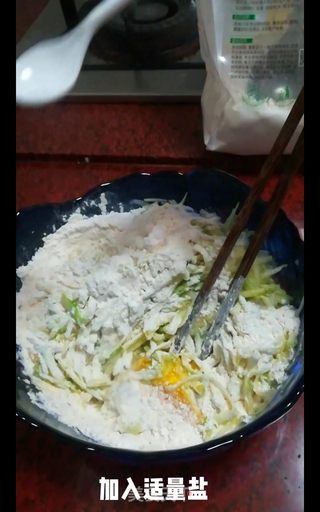云南小瓜煎饼的做法步骤：4