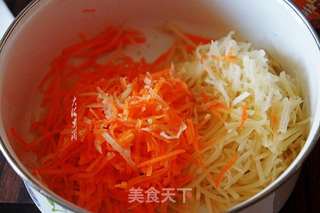 土豆丝鸡蛋饼的做法步骤:2