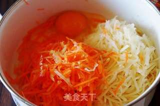 土豆丝鸡蛋饼的做法步骤:3