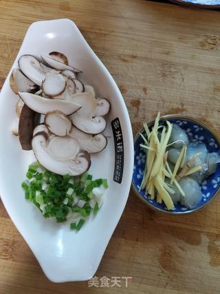 冬菇虾仁粥的做法步骤:2