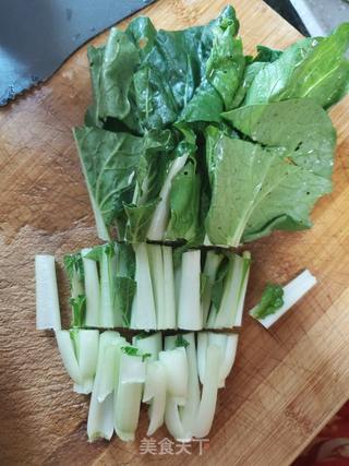 小白菜炒贝壳面的做法步骤:3