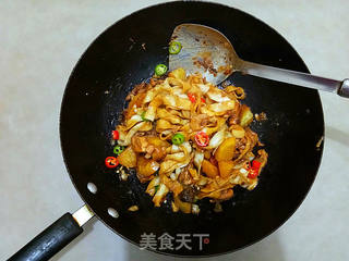 土豆鸡块焖面的做法步骤:11