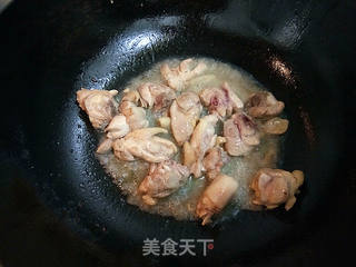 土豆鸡块焖面的做法步骤:4