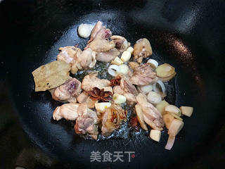 土豆鸡块焖面的做法步骤:5