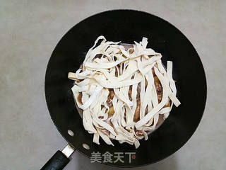 土豆鸡块焖面的做法步骤:9