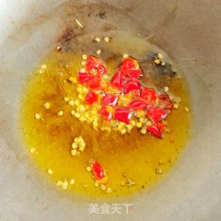 快速消灭家里剩余海鲜:简单又好吃的家常小炒~爆炒花哈的做法步骤:3