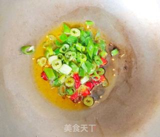 快速消灭家里剩余海鲜:简单又好吃的家常小炒~爆炒花哈的做法步骤:4