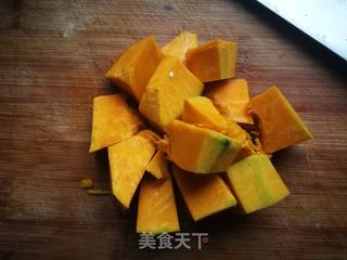 南瓜小米鲫鱼浓汤的做法步骤:2