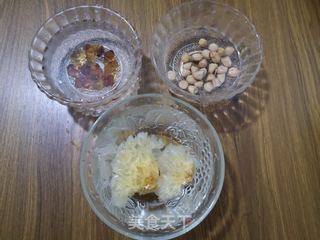 红薯花生桃胶汤的做法步骤:2