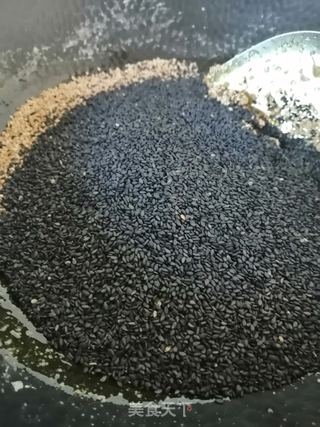 黑白芝麻糖的做法步骤:8