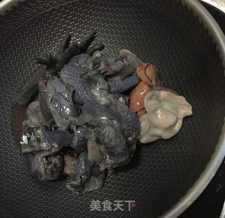 乌鸡热汤宽面的做法步骤：1