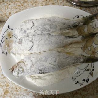 香煎黄花鱼的做法步骤:2