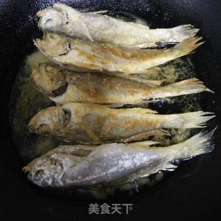 香煎黄花鱼的做法步骤:4