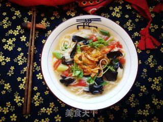 蒜苗木耳榨菜汤面的做法步骤:10