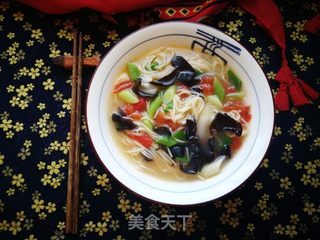 蒜苗木耳榨菜汤面的做法步骤:9