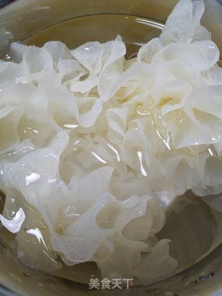 暗香浮动的昙花银耳羹的做法步骤：1