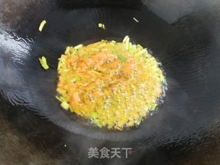 比王刚做的还好吃的黄金蛋炒饭粒粒分明颗颗饱满的做法步骤:2