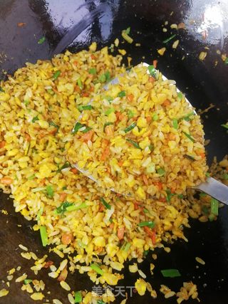 比王刚做的还好吃的黄金蛋炒饭粒粒分明颗颗饱满的做法步骤:4