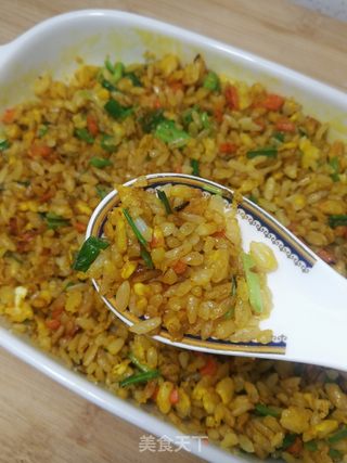 比王刚做的还好吃的黄金蛋炒饭粒粒分明颗颗饱满的做法步骤:5