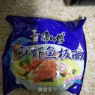 黄瓜咸菜煮海鲜面的做法步骤：1