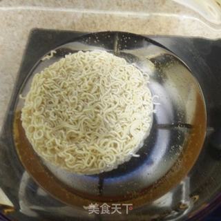 黄瓜咸菜煮海鲜面的做法步骤：5