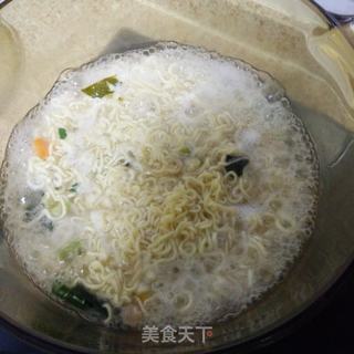 黄瓜咸菜煮海鲜面的做法步骤：6