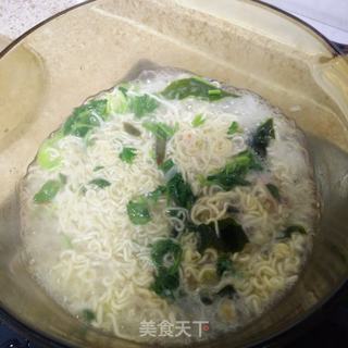 黄瓜咸菜煮海鲜面的做法步骤：7