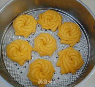 南瓜花样馒头的做法步骤:17