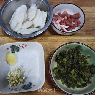 雪菜肉丝炒年糕的做法步骤:2