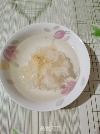 苹果银耳羹的做法步骤:2