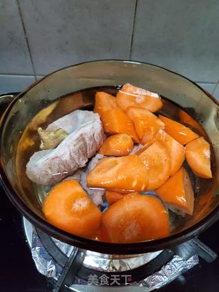 隔沙肉煲胡萝卜山药汤的做法步骤:5